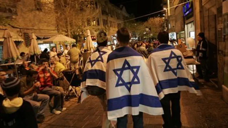 Teens in downtown Jerusalem 
