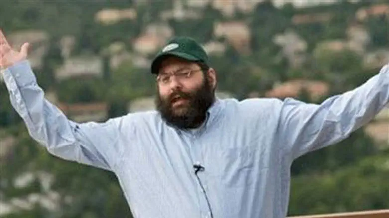 Rabbi Yosef Yitzchok Jacobson makes a point