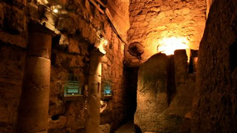 Kotel tunnels