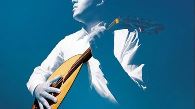 Shwekey on Cover of New Album