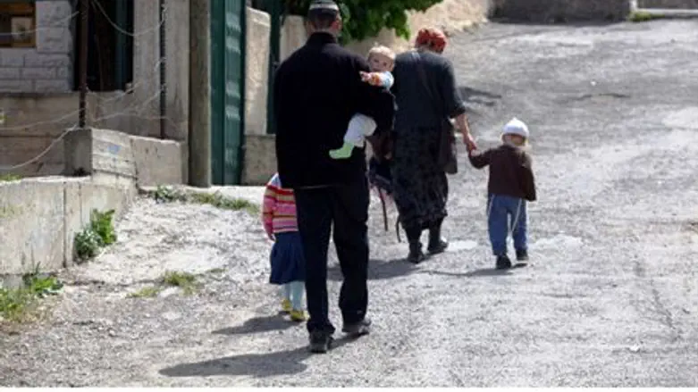 Jewish family walking in Shimon HaTzaddik (Sh