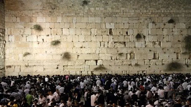 Worshipers at the Kotel (file).