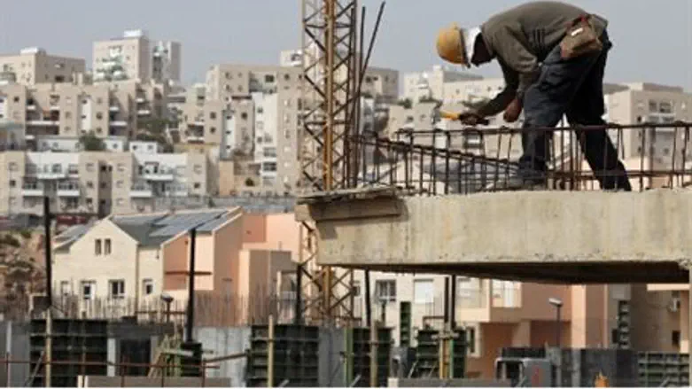 Building in Modi'in Illit before freeze last