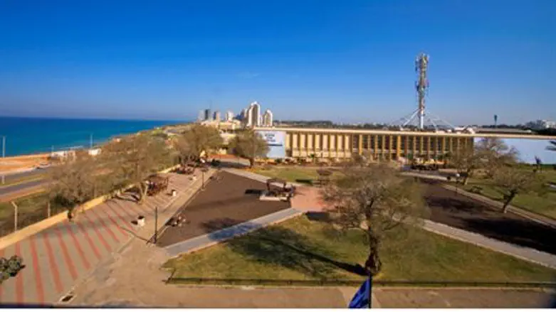 IDF soldiers' center funded by AWIS