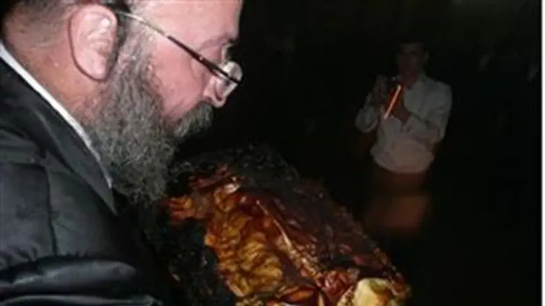 Fire at Vizhnitz Synagogue, 23.9.10 