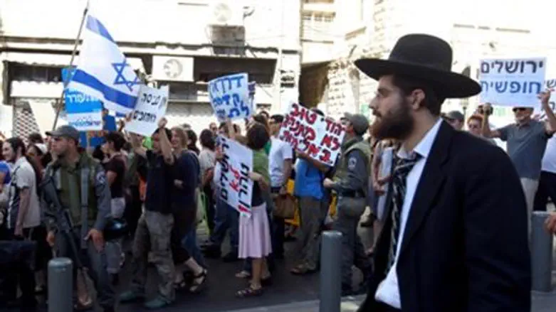 'Mixed protest' in Mea Shearim
