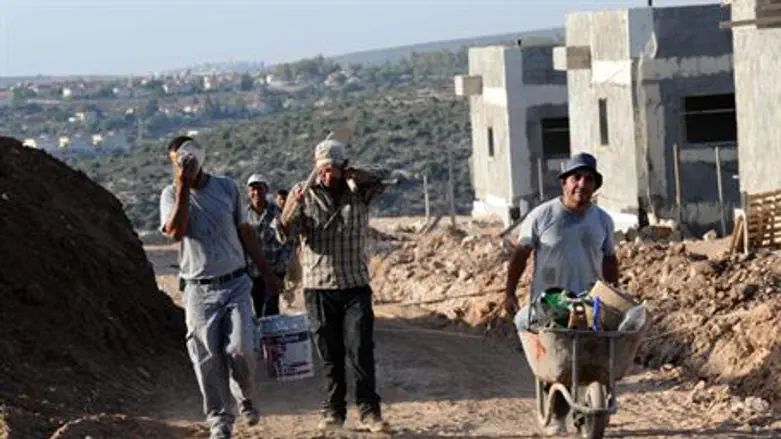 PA workers in Samaria Jewish town