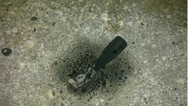 Molotov cocktail thrown towards Israeli car