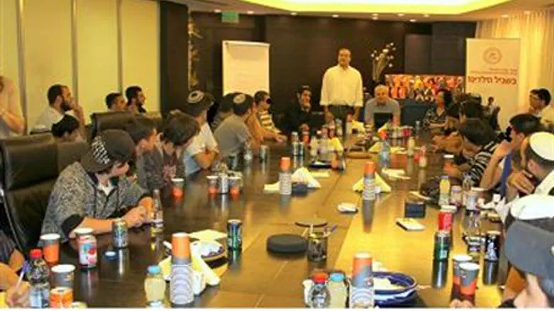 OU Oraita at the Bank