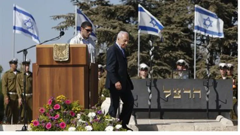 President Shimon Peres at Mt. Herzl military 