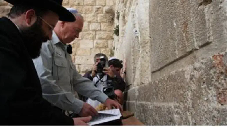Galant at Kotel