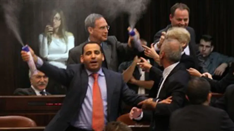 Kadima MKs spray perfume, 19.1.11