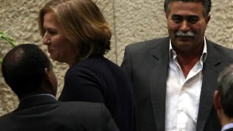 MKs Livni (Kadima) and Peretz (Labor), 25.1.1