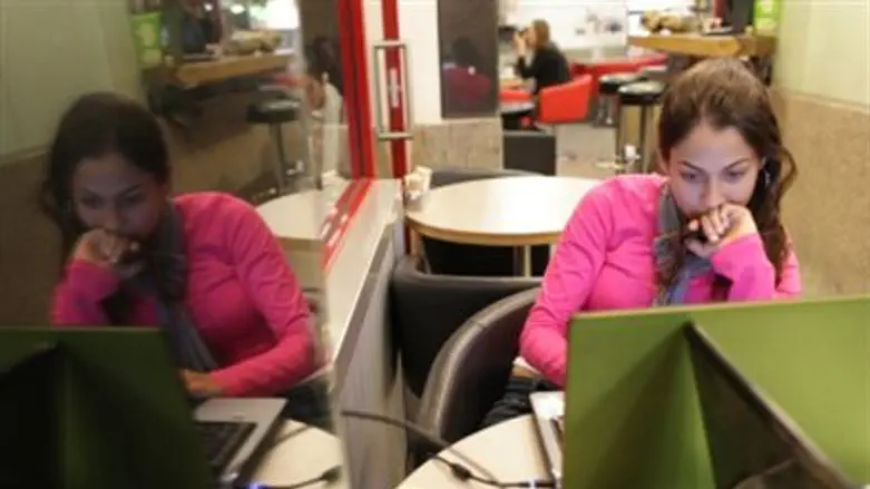 Girl with PC (not connected to this article)