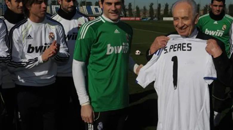 President Peres with Madrid Soccer Stars