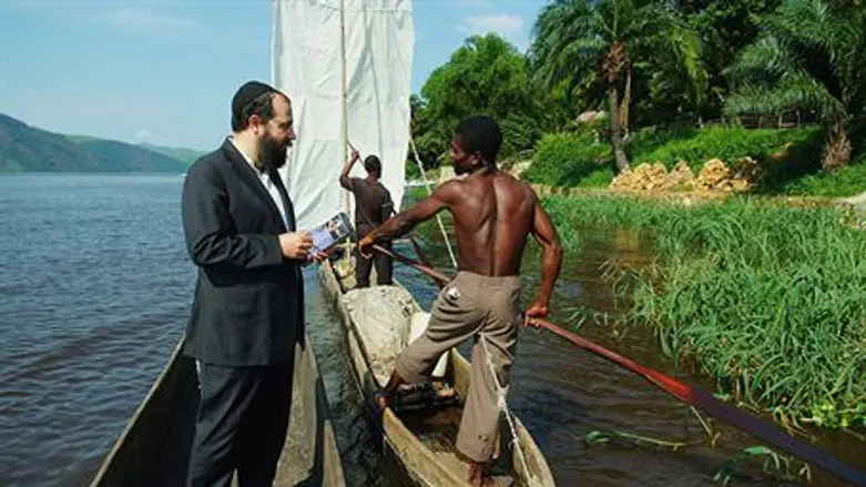 Chabad Rabbi Schlomo Bentolila visiting Jews 
