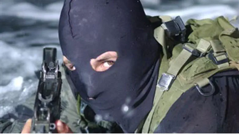 Navy commando boards Gaza-bound weapons ship 