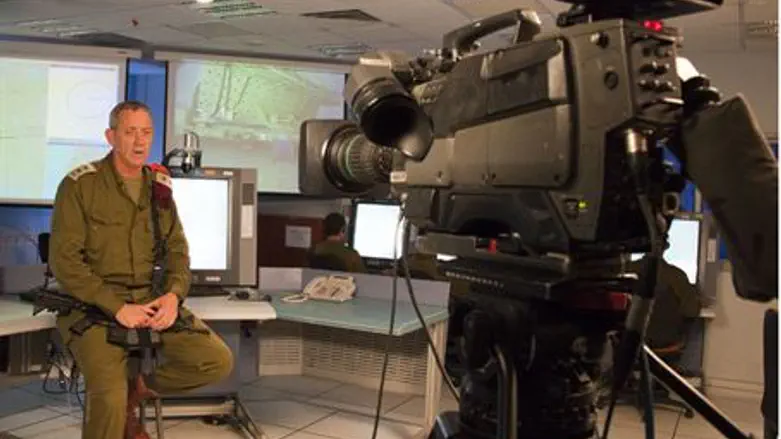 Benny Gantz addresses FIDF gala
