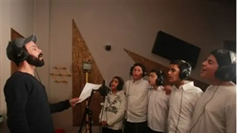 Amir Benayun and the Pirchei Yoav choir