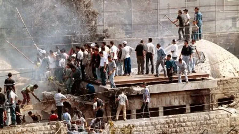 PA takes control of Joseph's Tomb