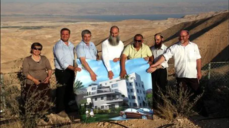 Community leaders lay new cornerstone in Mitz