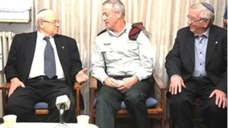Chief of Staff Gantz with Holocaust survivors