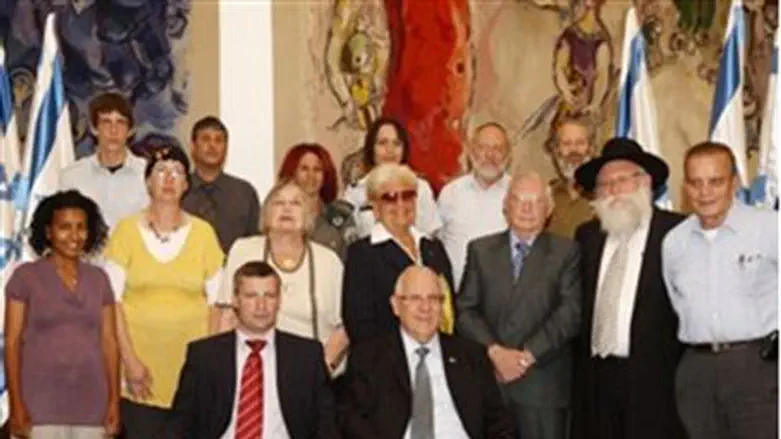 Torch Lighters Meet Knesset Chairman