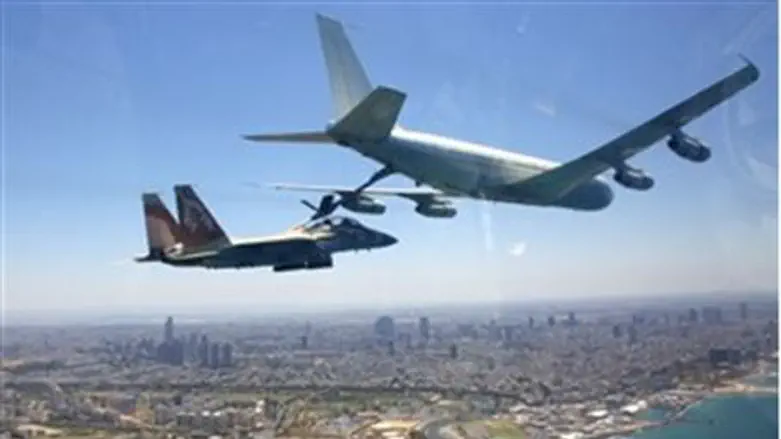 Air Force mid-air refueling