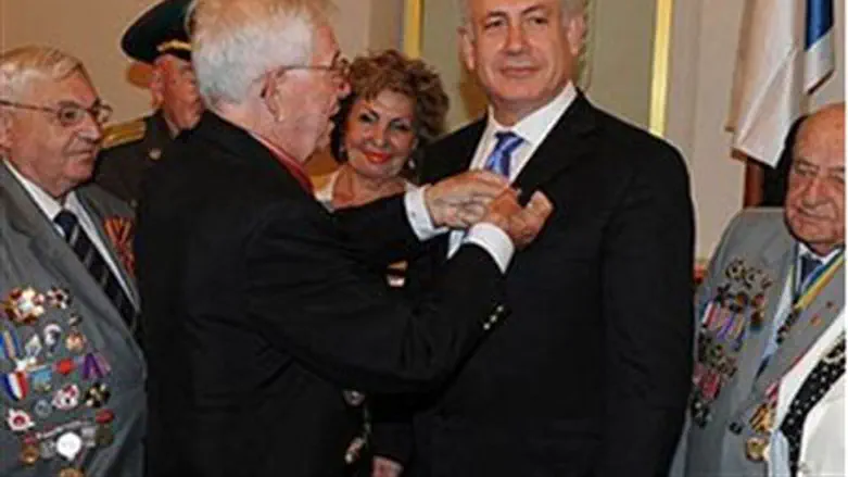 PM Netanyahu proudly receives a medal
