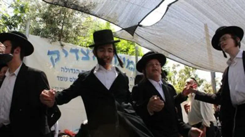 Lag BaOmer celebrations at tomb of Shimon Hat