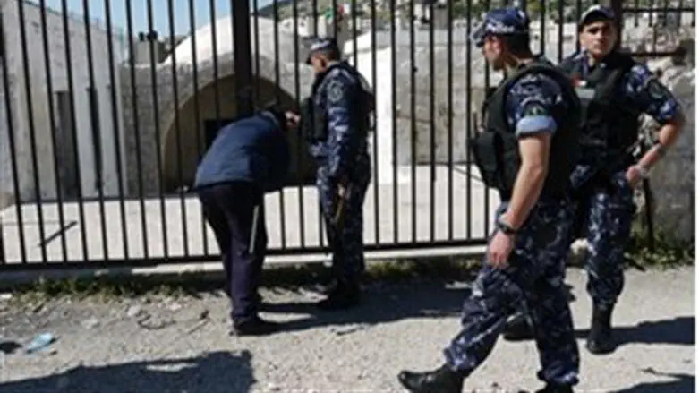 Tomb of Joseph: PA 'police'