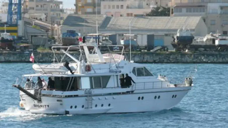 French Ship 'Dignity&