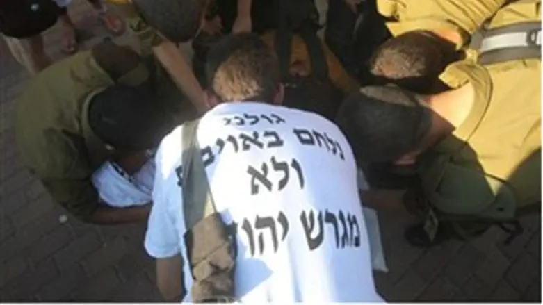 "Golani Does Not Expel Jews"
