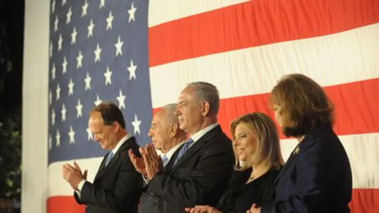 Peres and Netanyahu at July 4th Celebration