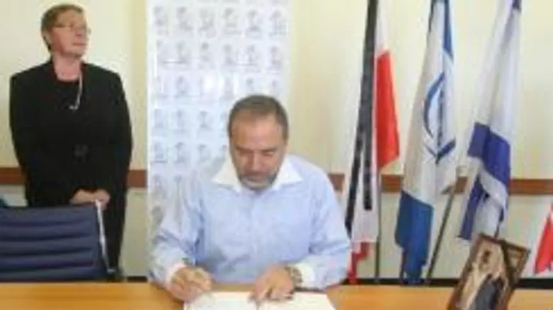 FM Lieberman Writes in Condolence Book