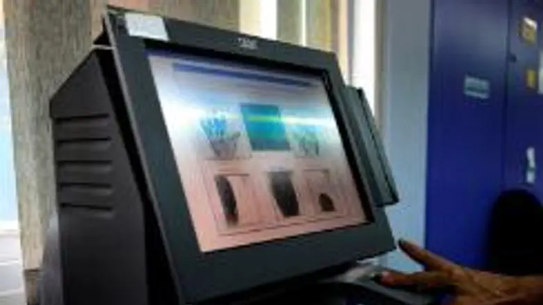 Computer: Prime Minister e-mailed spy?