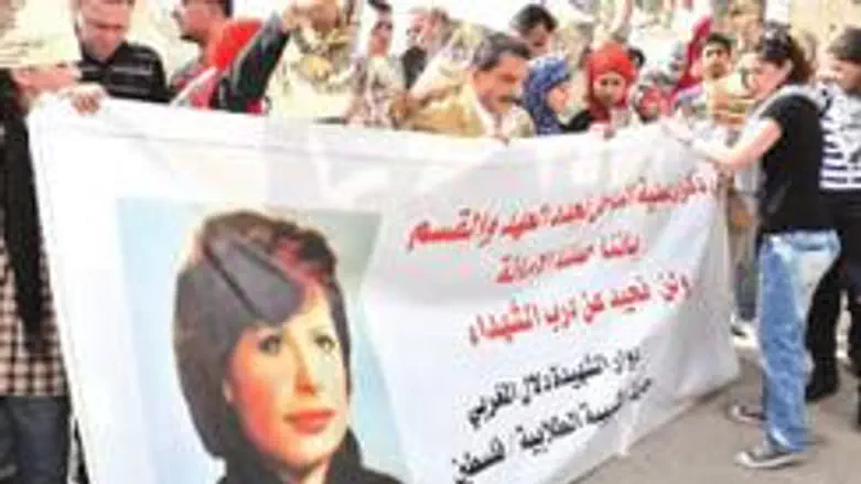 Tirawi (yellow jacket) 