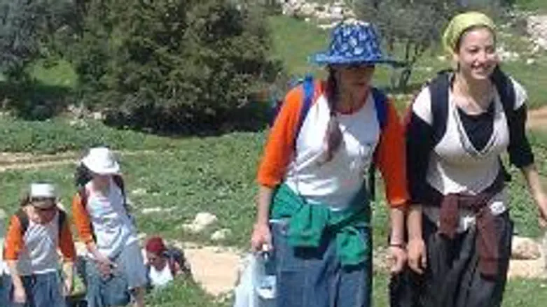 Tzfira Students Hike to Jerusalem