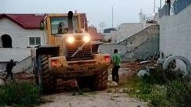 Destroying synagogue foundations