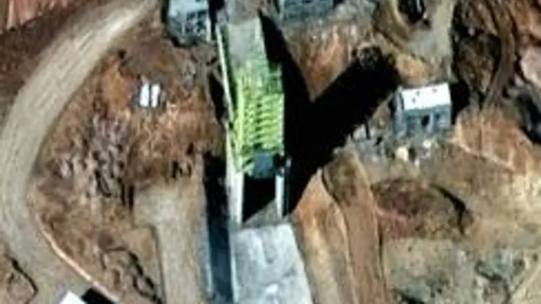 Gantry tower, flame bucket