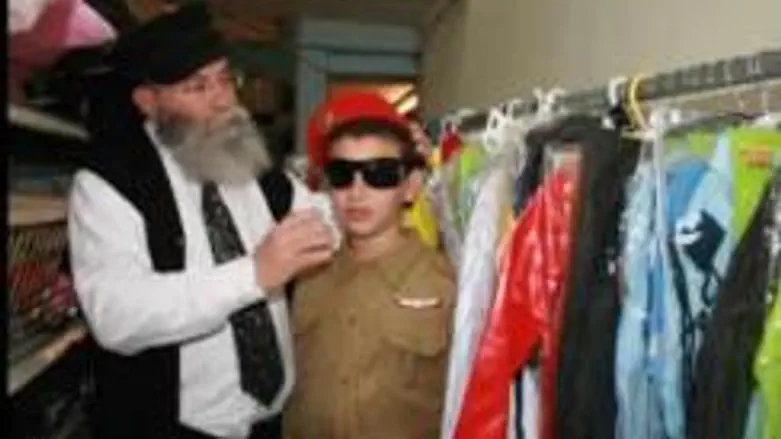 Rabbi Gloiberman helps needy child