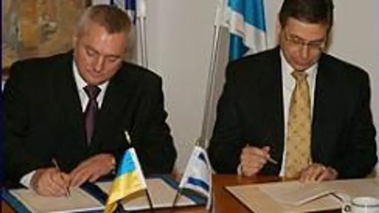 L-R: Olexander Davydov, Danny Ayalon