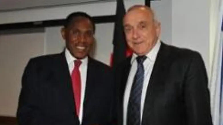 Saitoti with Aharonovich