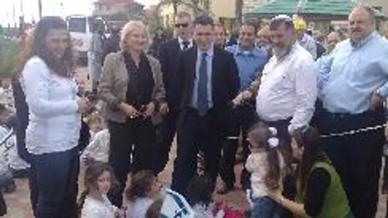 Education Minister visits Barkan