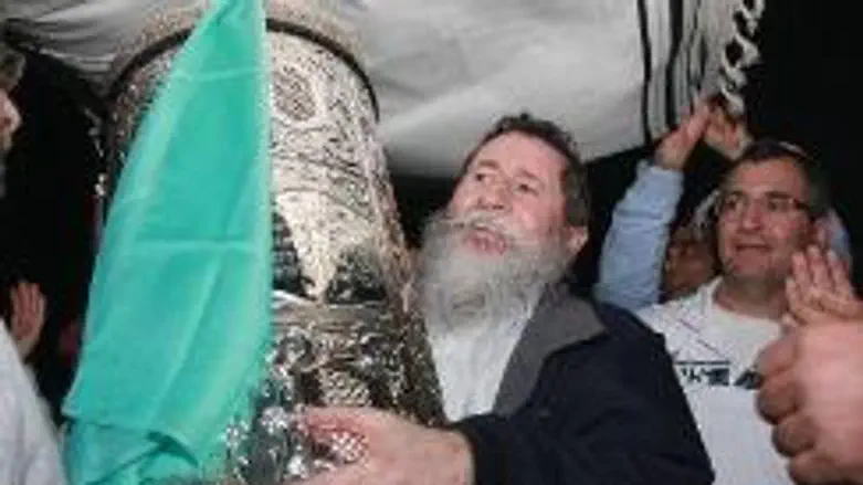 MK Katz at Torah dedication at Maoz Tzvi