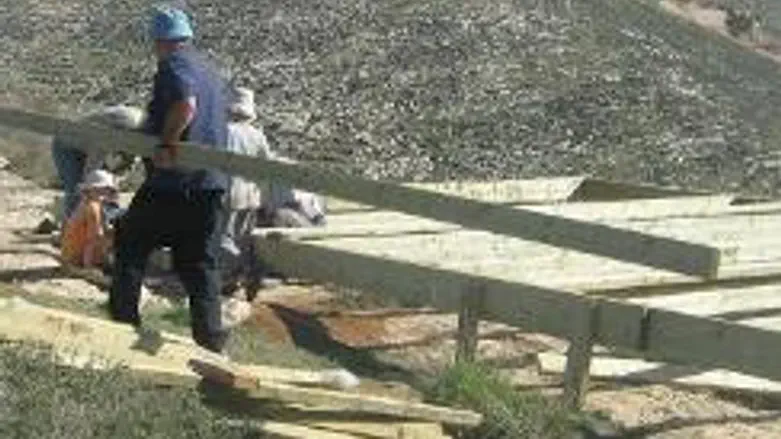 Rebuilding in Negohot