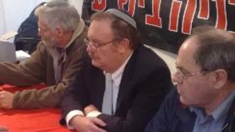 Min. Hershkowitz at the tent