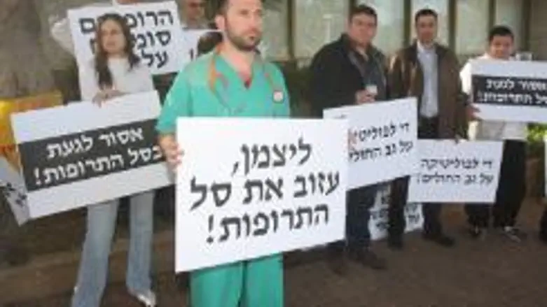 Protest against Litzman's decision