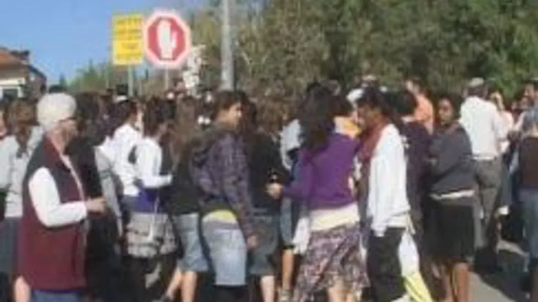 Girls "freeze" building inspectors