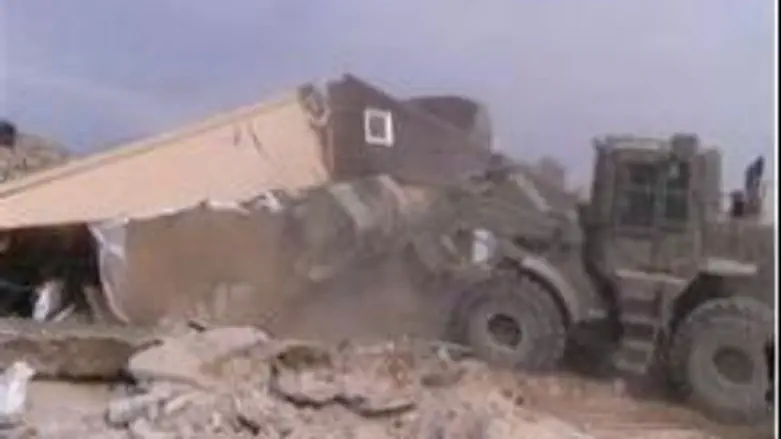 Government bulldozers destroy Negohot home